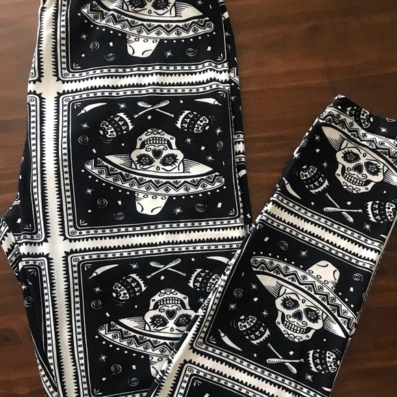 Fun women’s leggings! - Picture 2 of 4